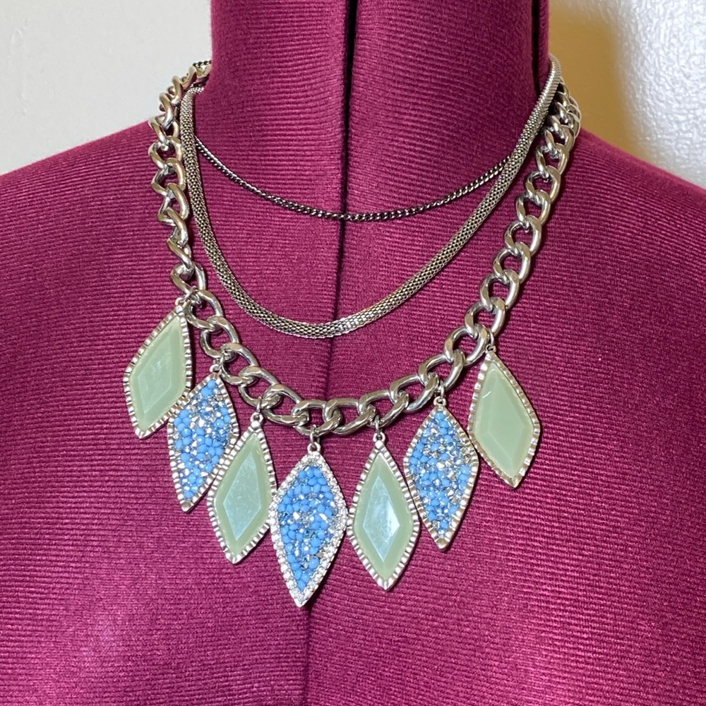 COSTUME JEWELRY heavy chain with blue & green diamond shaped pendants necklace